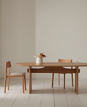 Kelly dining table