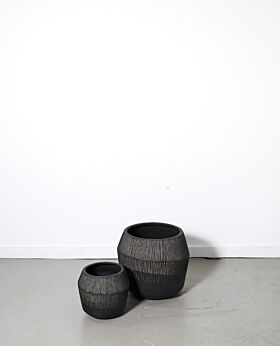 Marmont round textured planter - black